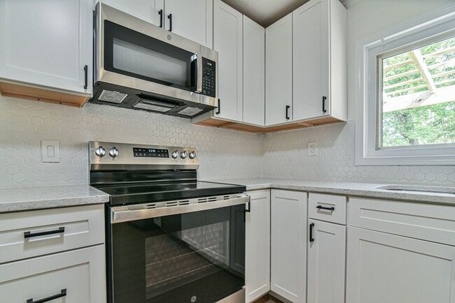 Building Photo - Charming Renovated Home on Acreage — Minutes from Town