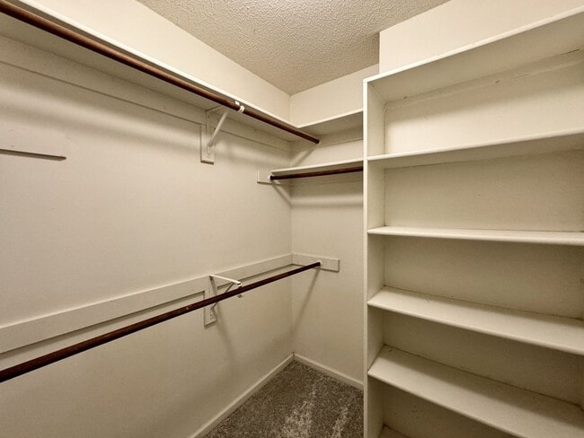 Building Photo - Available 08-08-25 in Cedar Crossing! A Pe...