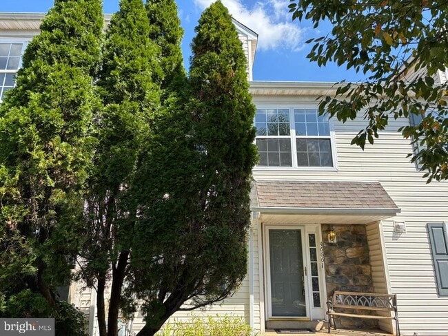 Building Photo - 4666 Louise St Claire Dr
