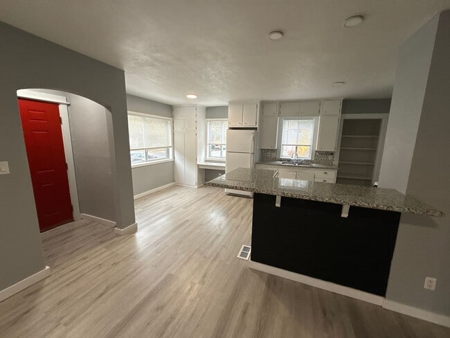 Building Photo - Now Available: $2600/month - 6 MONTH LEASE...