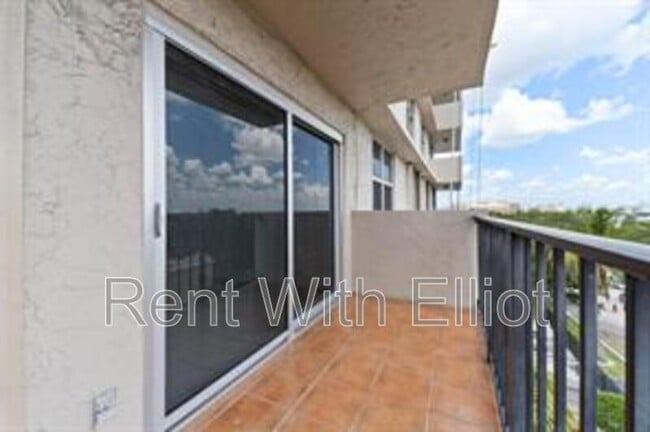 Building Photo - 1625 SE 10th Ave