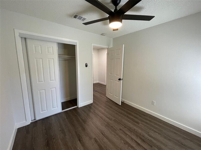 Building Photo - 4805 Bergfield Dr