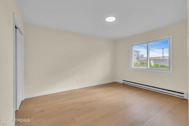 Building Photo - 114 3rd Ave