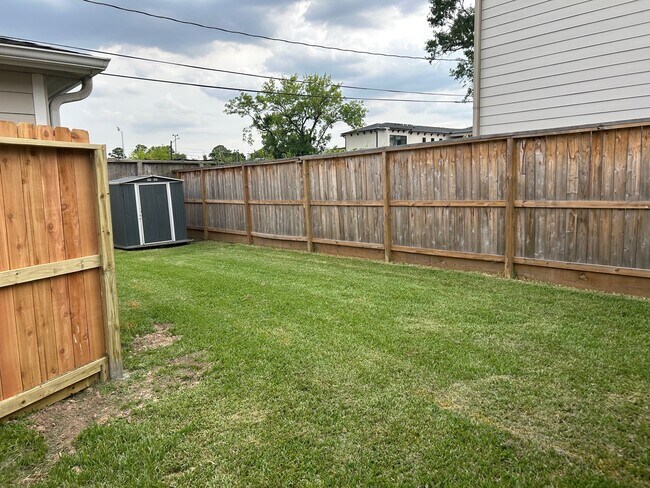 Building Photo - 1005 Rosepoint Dr