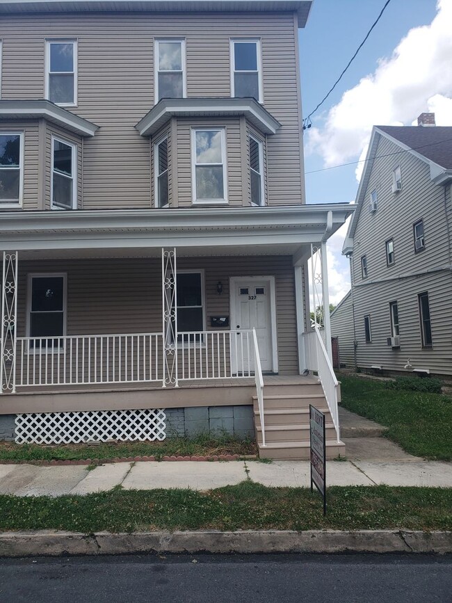 Primary Photo - 327-329 W. King Street