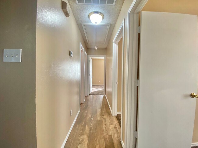 Building Photo - 3 bed 1.5 bath now available.