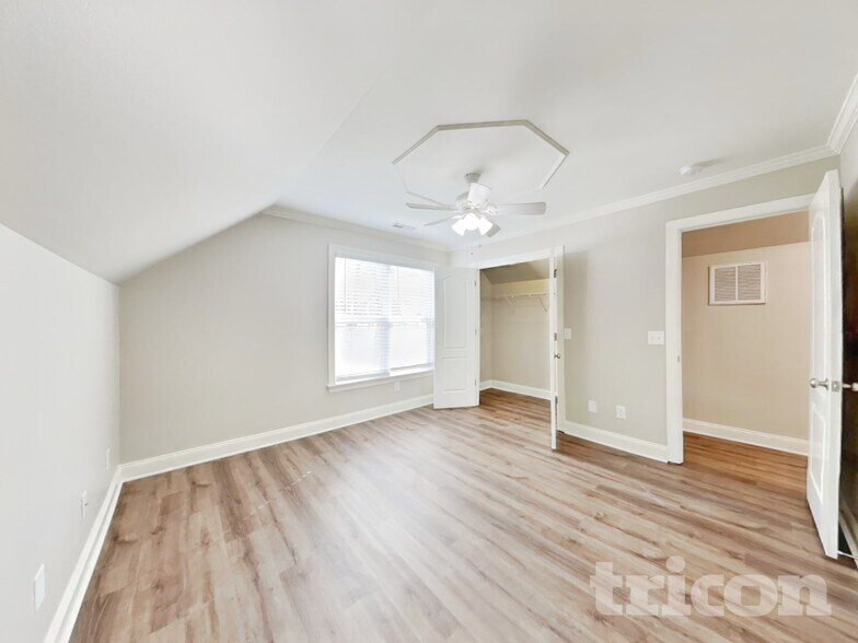 Building Photo - 2905 Walbrook Terrace