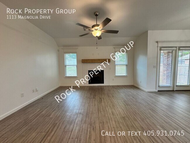 Building Photo - 1113 Magnolia Dr