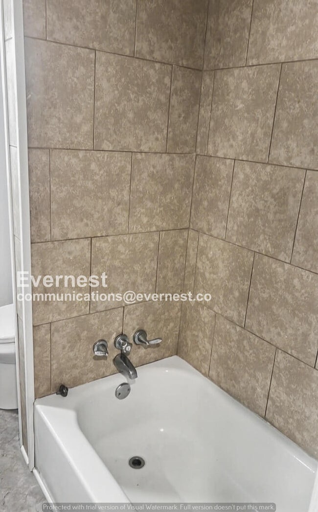 Building Photo - 2 Bed/1 Bath Home / Pet-Friendly / Vouchers Accepted / Available Now!