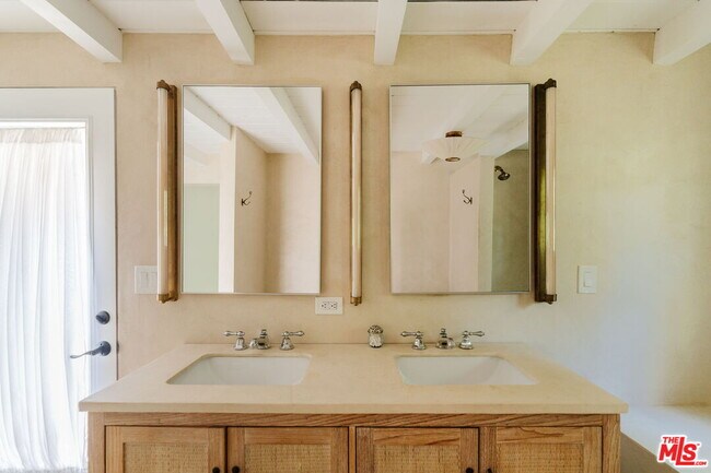 Building Photo - 2344 Sunset Heights Dr