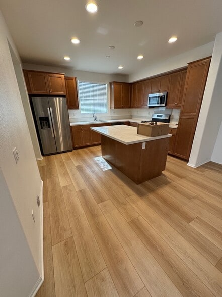 Building Photo - 523 Pioneer St