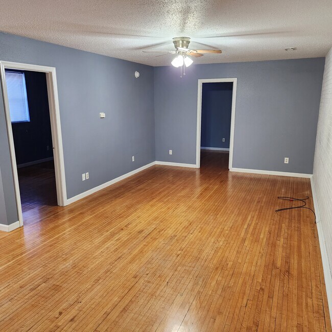 Primary Photo - 322 E Central St