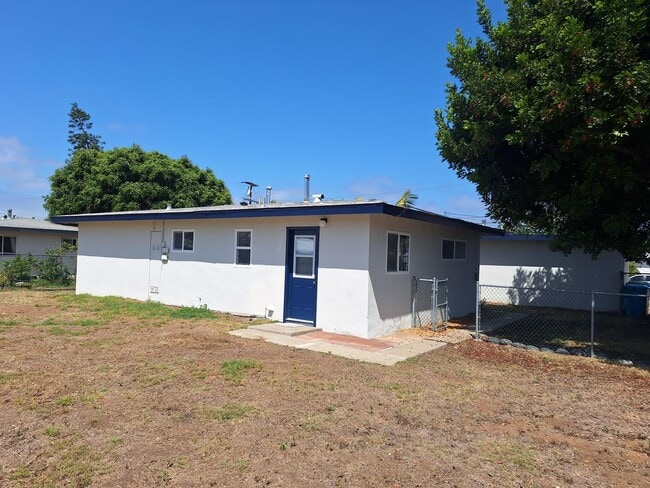 Building Photo - Beautifully Renovated 3-Bedroom, 1-Bath Duplex in Clairemont