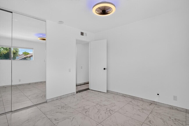Building Photo - 2490 E Miramonte Cir
