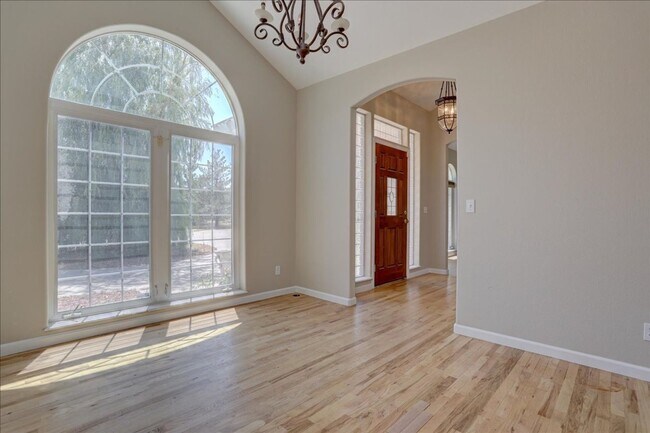 Building Photo - Amazing Custom Ranch with Privacy and Spra...