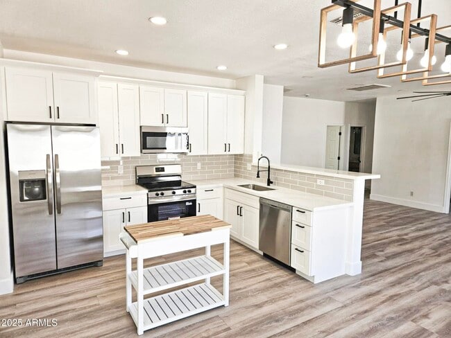 Building Photo - 1187 E Cowboy Cove Trail