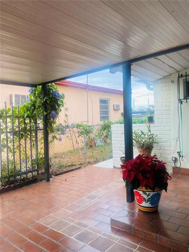 Building Photo - 6831 SW 2nd St