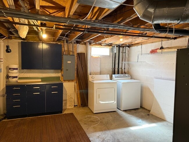 Building Photo - Beautifully remodeled 2BD, 2.5BA, Polaris ...