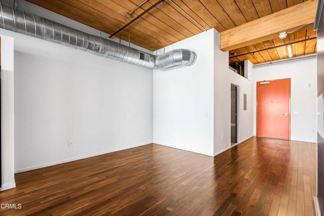 Building Photo - 530 S Hewitt St