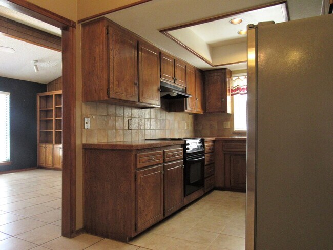 Building Photo - 10432 Fairfax Ln