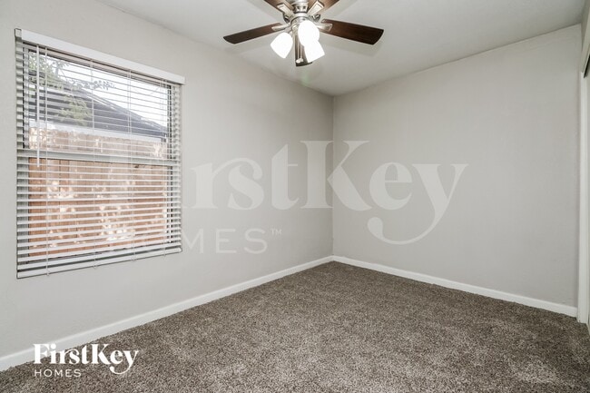 Building Photo - 930 E Weber Dr