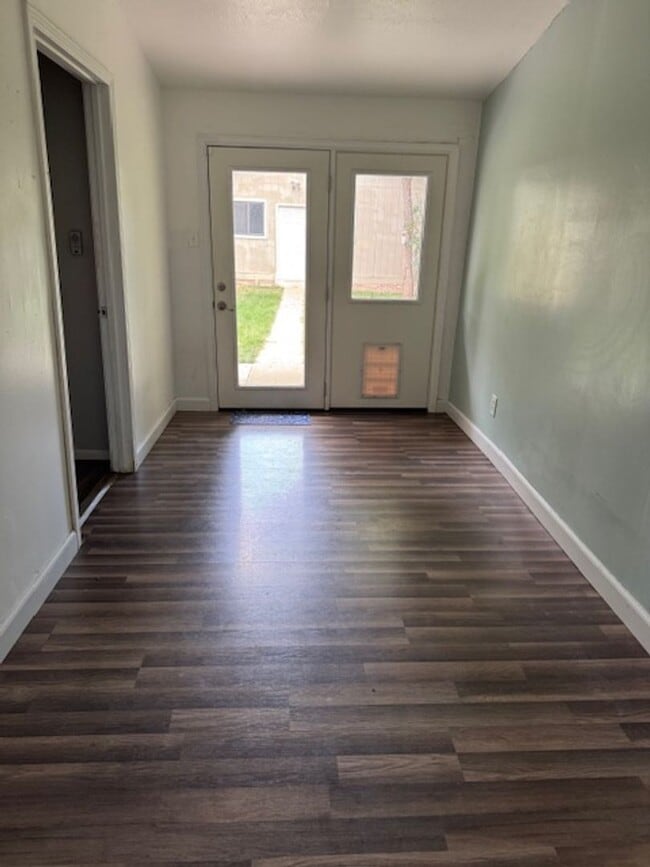 Building Photo - ALL PROSPECTIVE TENANTS MUST SUBMIT A $58 ...