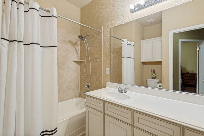 Building Photo - GORGEOUS 5-BEDROOM IN TRIANA SUBDIVISION