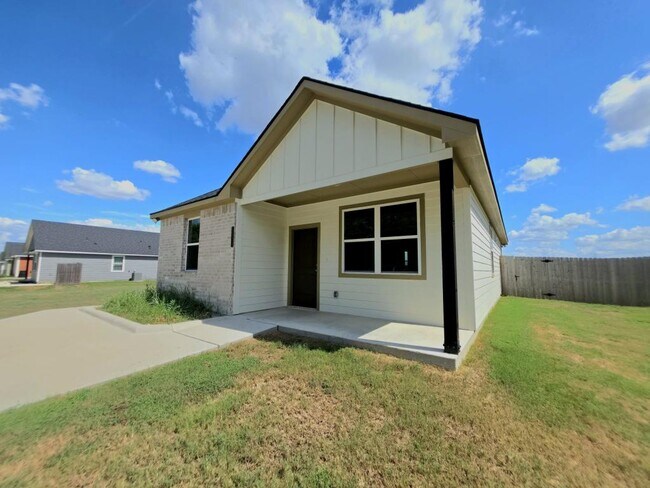 Building Photo - 315 W Martin LutherKing Dr
