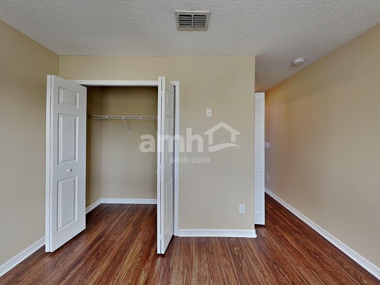 Building Photo - 1419 Hunterman Ln