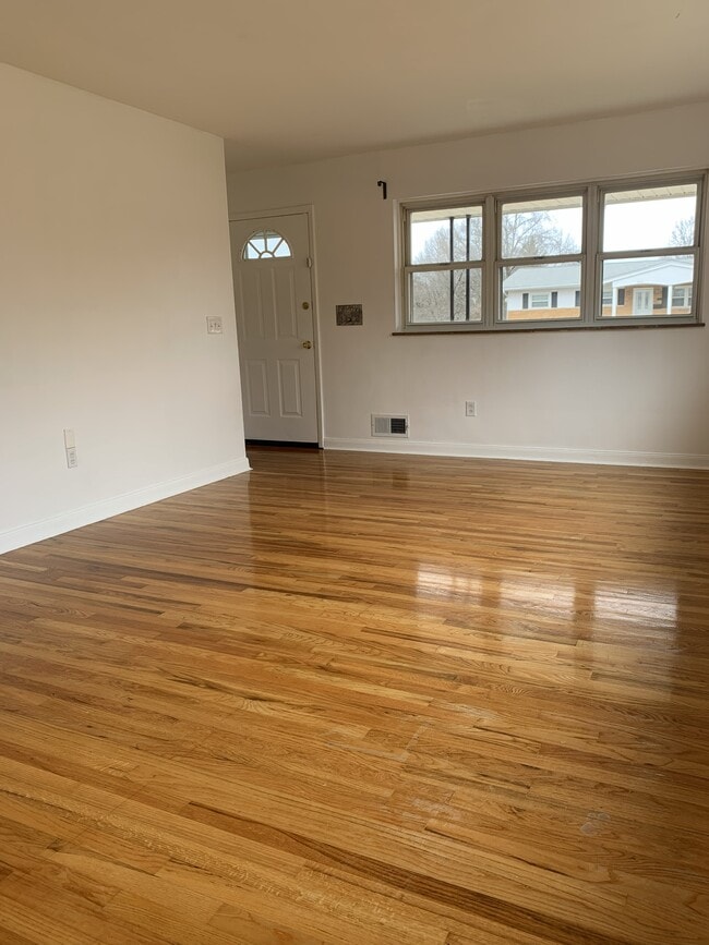 Building Photo - 5073 Grosse Pointe Ln