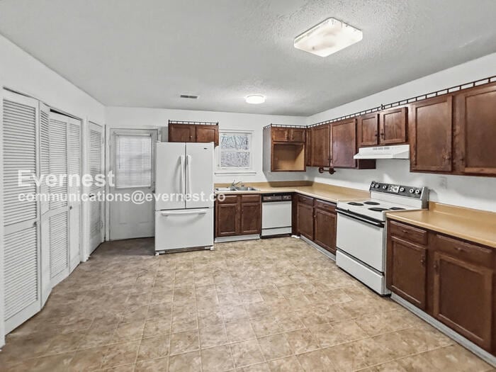 Building Photo - 426 Buckingham Cir