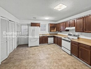 Building Photo - 2 Bed/2 Bath Townhome with Fenced Yard / Pet-Friendly / Vouchers Accepted / Available Now!