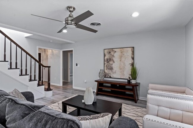 Building Photo - 1747 Maux Dr