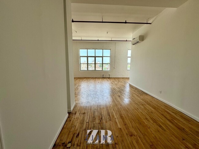 Building Photo - 385 Troutman St