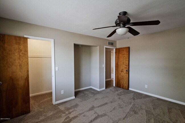 Building Photo - 1030 E Manhatton Dr