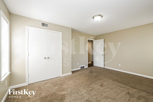 Building Photo - 3138 Sleepy Hollow Rd