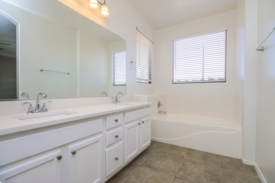 Building Photo - 3178 S Southwind Dr