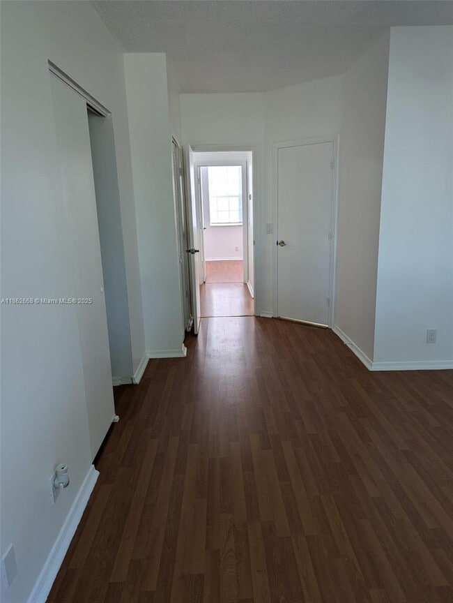 Building Photo - 16699 Hemingway Dr