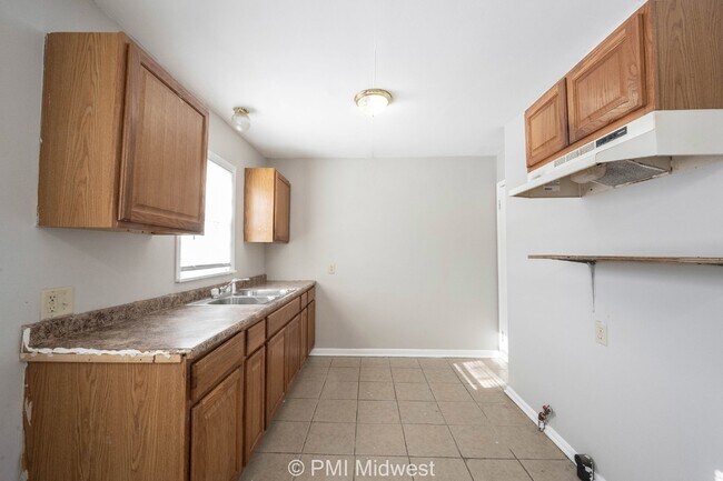 Building Photo - 2 bedroom 1 bath