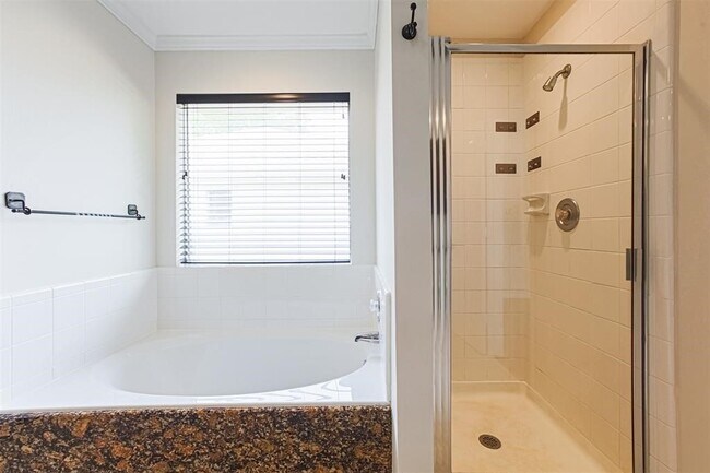 Building Photo - 17106 Summer Hollow Dr