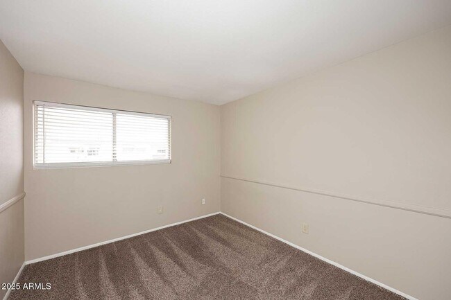 Building Photo - 944 S Valencia