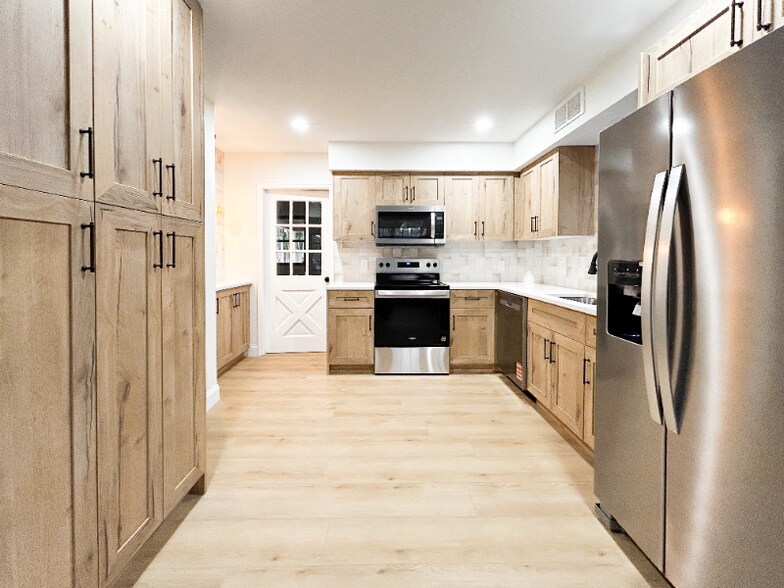 Building Photo - 417 66th Ave S