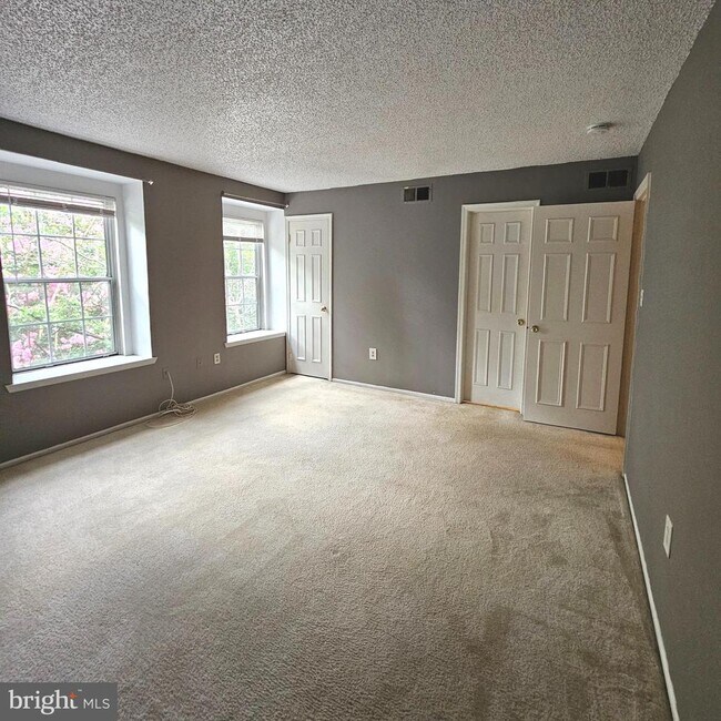 Building Photo - 7754 New Providence Dr