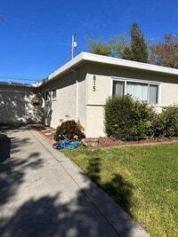 Building Photo - 3 Bdrm/2 Bath Home Close to Downtown & Shopping-$500 Off 1st Month's Rent