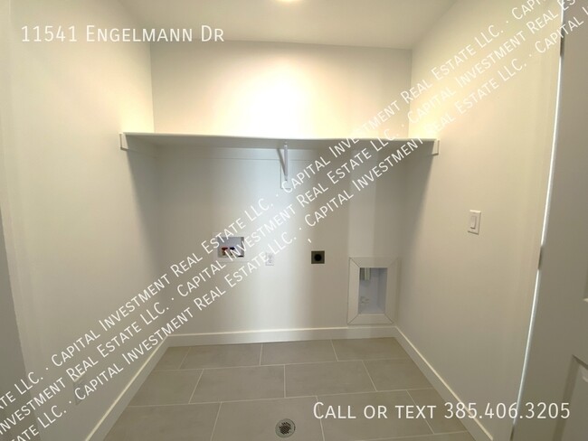 Building Photo - 11541 Engelmann Dr