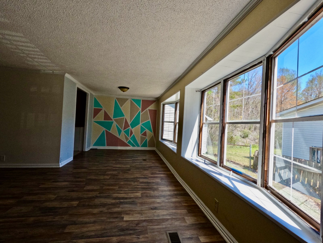 Building Photo - 437 Persimmon Ln