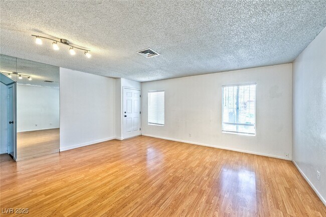 Building Photo - 3968 Visby Ln