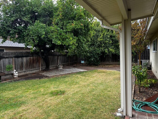 Building Photo - Fresno Home Available for Lease