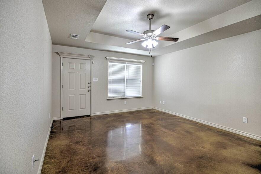 Building Photo - 1607 Powder River Dr APT A
