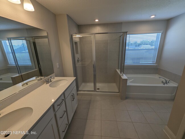 Building Photo - 251 Dahlia Falls Dr